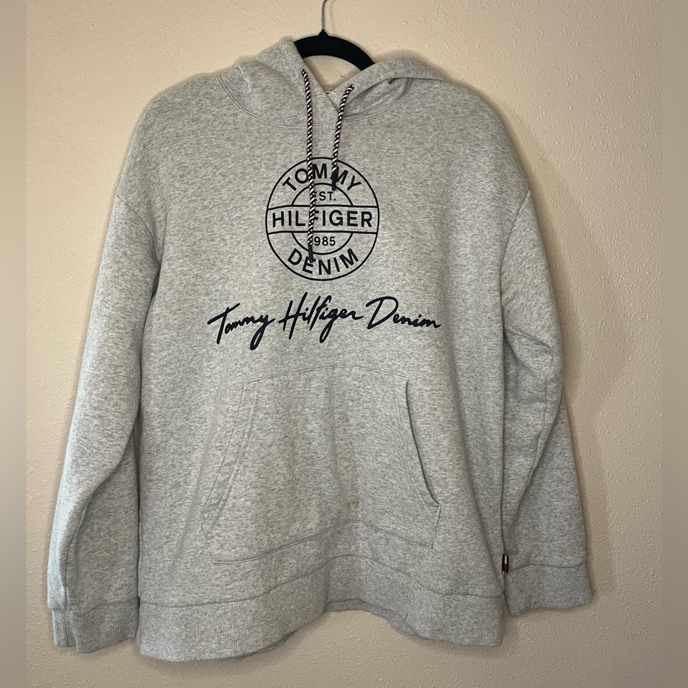 Tommy Hilfiger Women’s gray hoodie. Size L
